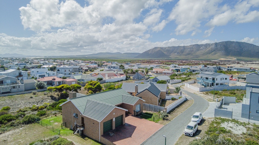 4 Bedroom Property for Sale in Perlemoenbaai Western Cape